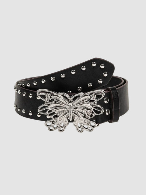 Ceinture noire en cuir synthétique avec boucle papillon en filigrane argenté et clous métalliques.