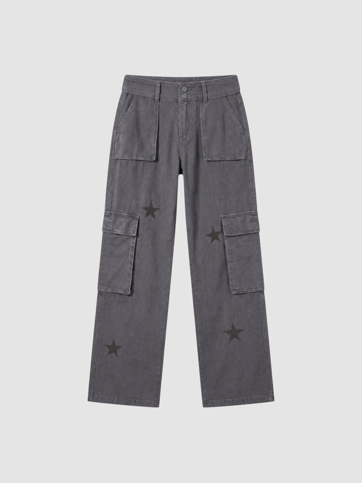 Pantalon cargo en denim délavé gris pour femme avec imprimés étoile ton sur ton, grandes poches sur les cuisses et taille basse.