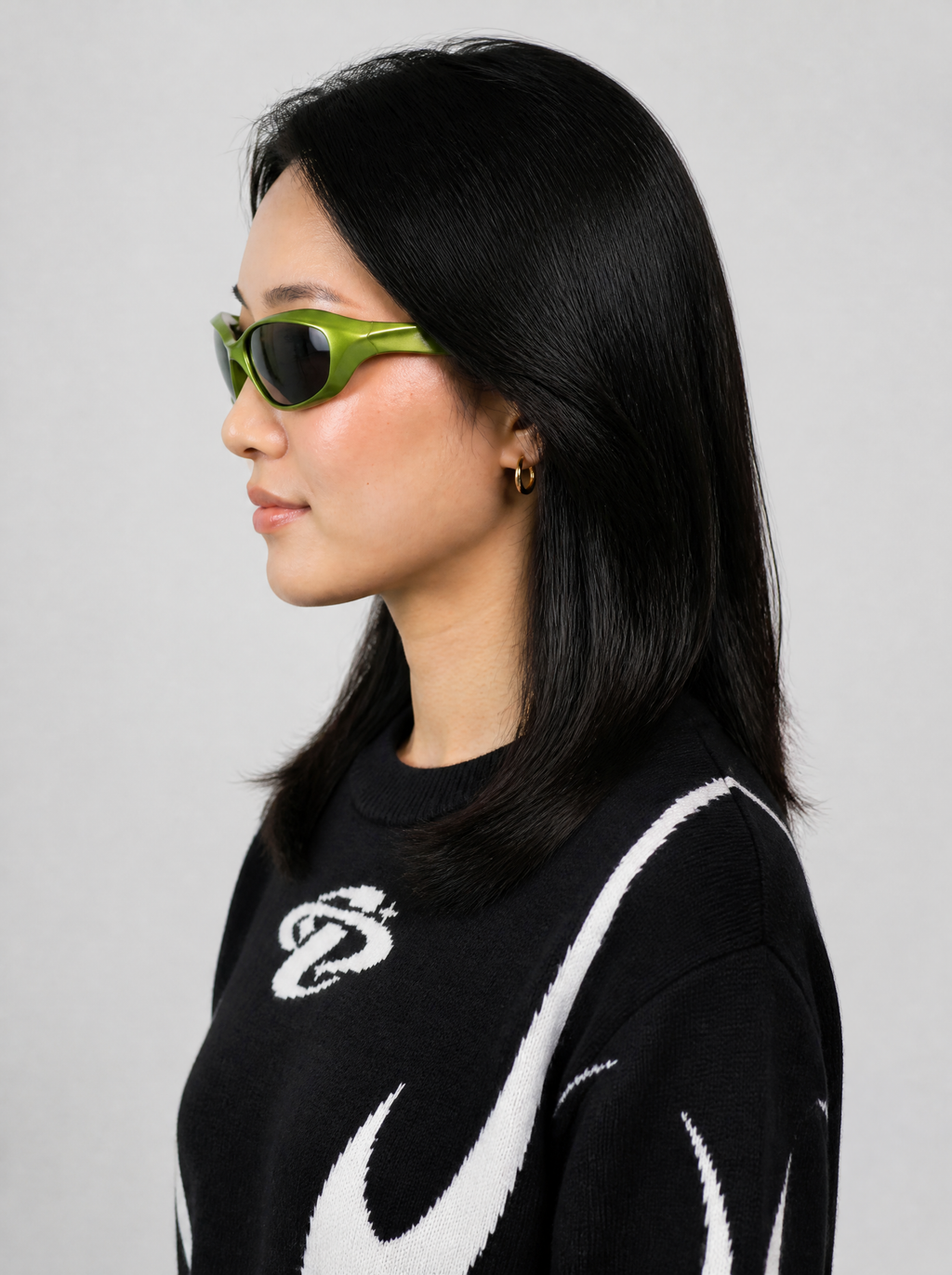 Autre vue | Profil des lunettes de soleil futuristes vert anis brillant à forme enveloppante et verres fumés | Variante : Vert