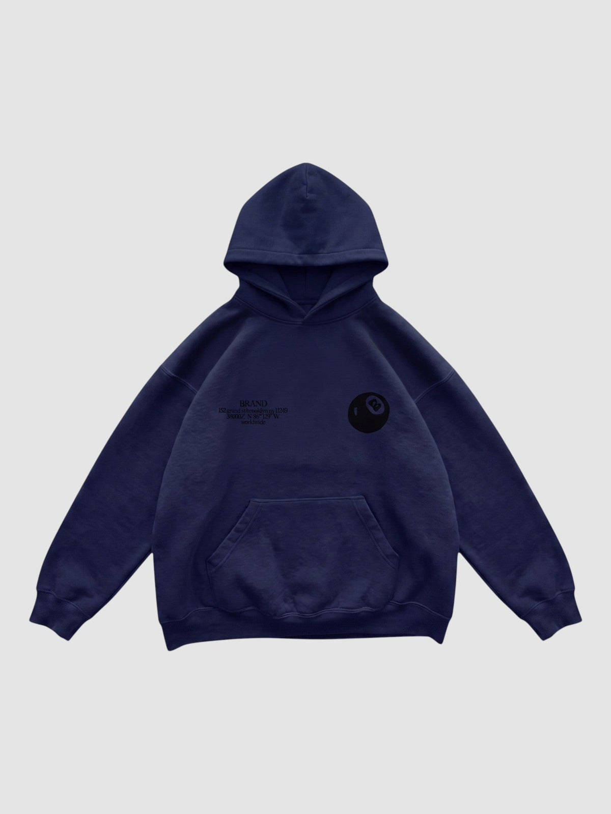Hoodie boxy bleu marine avec texte sur la poitrine et graphisme boule 8, poche kangourou.