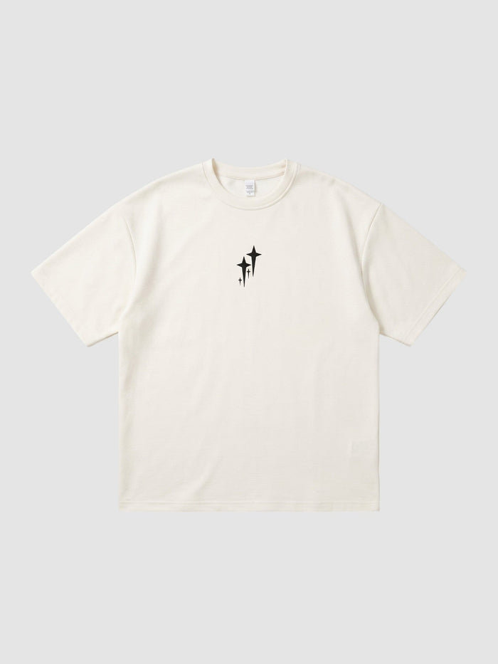T-shirt oversize blanc en polyester avec petit graphisme étoile noir sur la poitrine et col ras du cou côtelé.