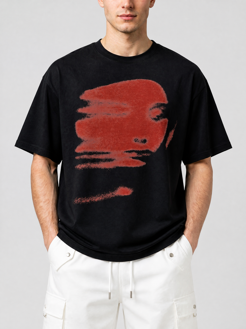 Photo détail | Gros plan sur l'imprimé du t-shirt noir : visage rouge granuleux étiré à l'horizontale, œil et nez nets | Variante : Noir
