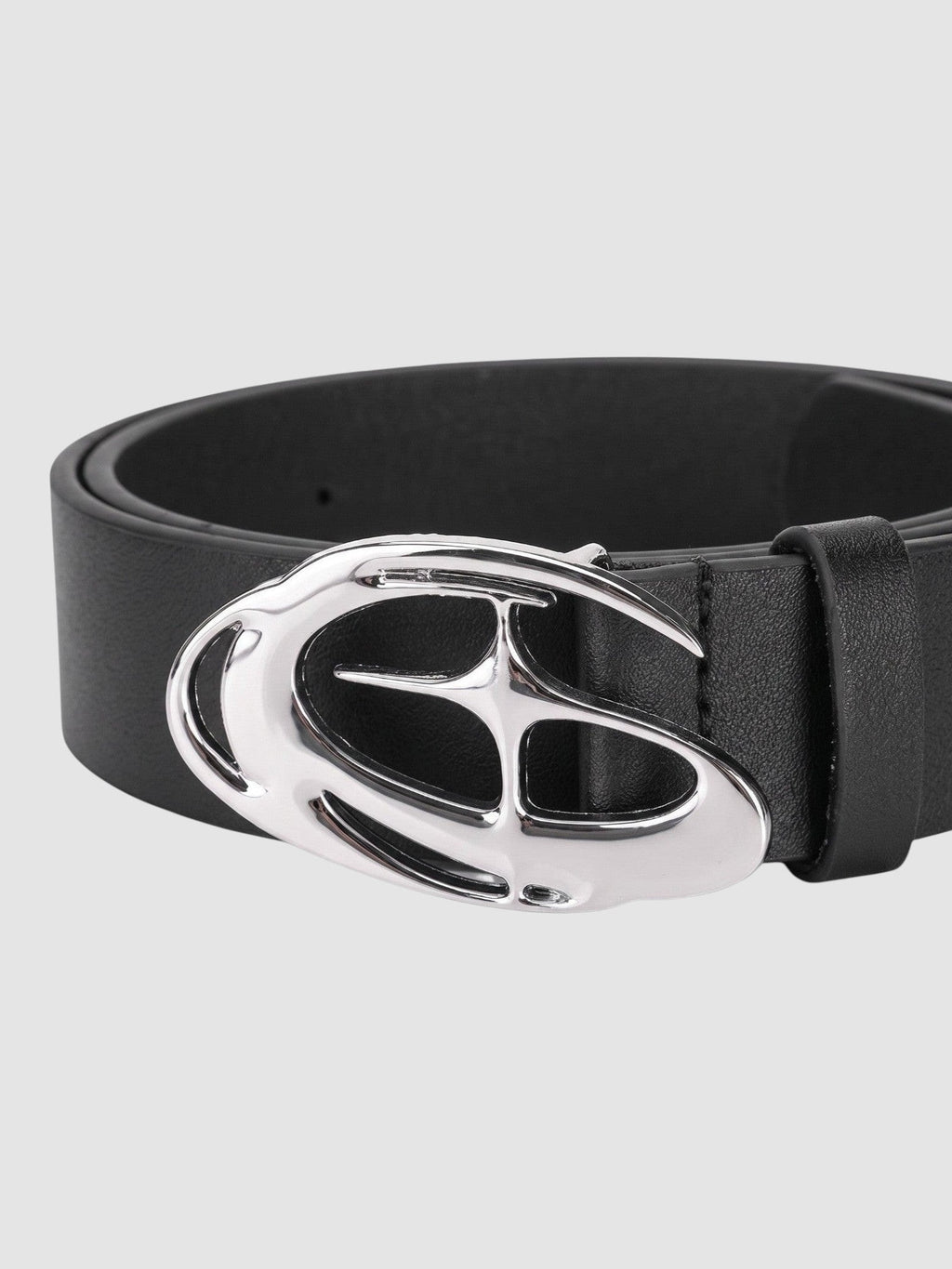 Y2K Avenue black faux leather belt featuring a polished silver-tone oval buckle with a sculpted wave design.