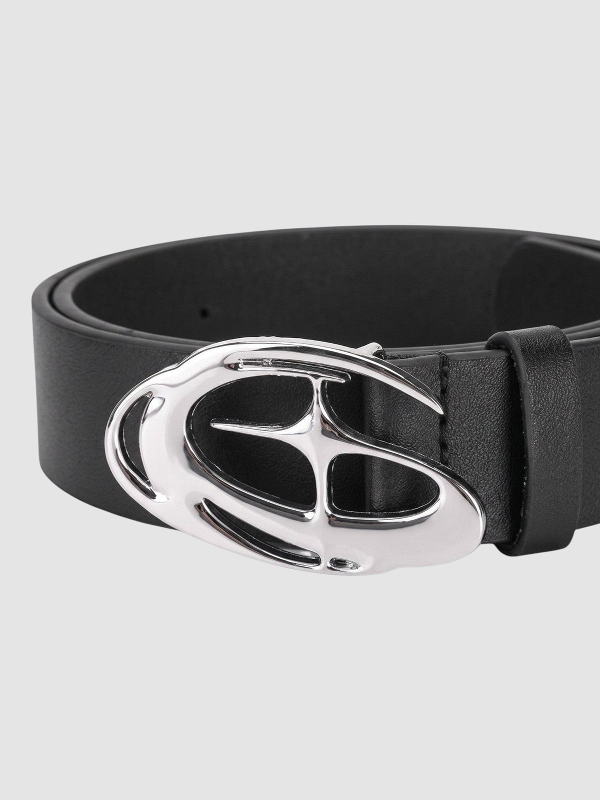 Y2K Avenue black faux leather belt featuring a polished silver-tone oval buckle with a sculpted wave design.