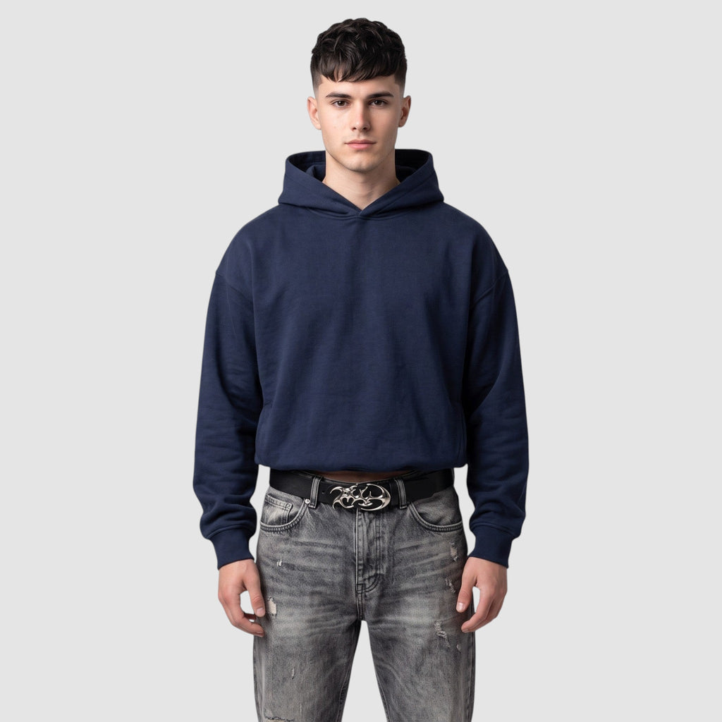 Y2K Avenue Ceinture Cyber featuring a black faux leather belt with a silver flame-shaped buckle worn by a man