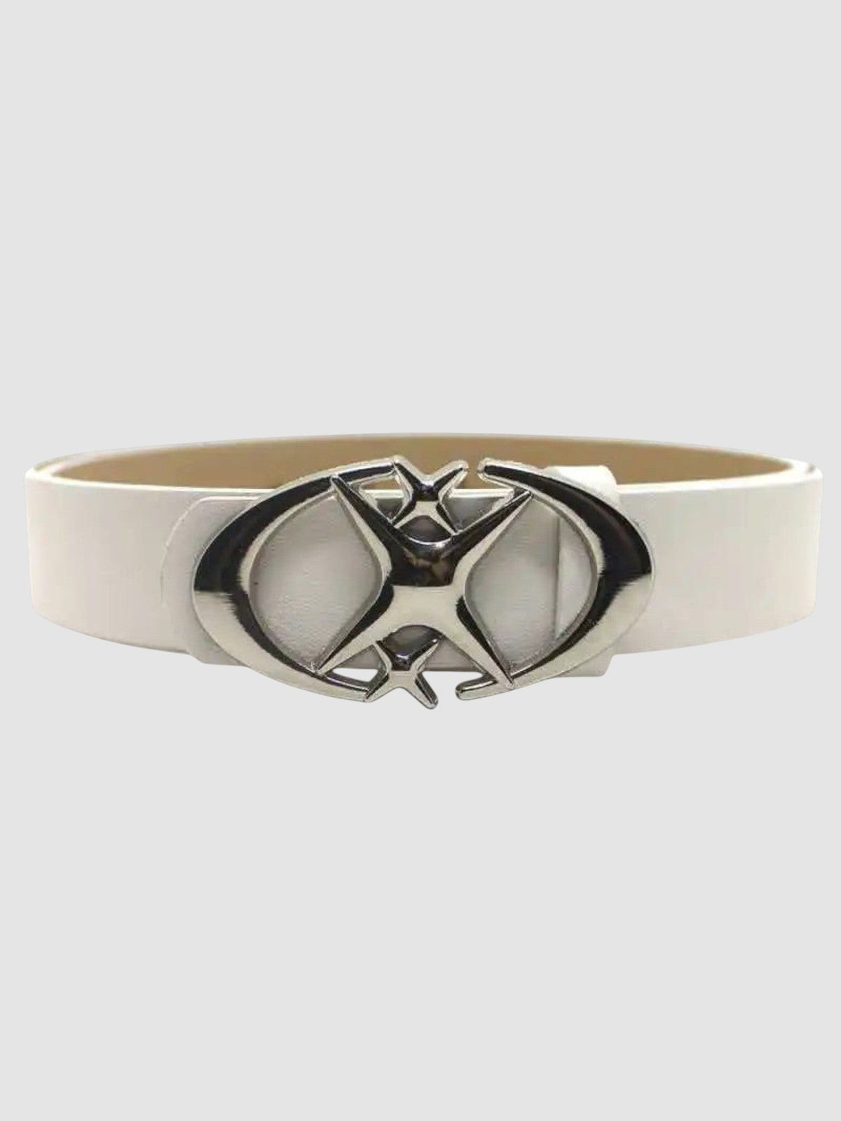 Y2K Avenue white faux leather belt featuring a shiny silver star-shaped buckle with curved crescent blade details.